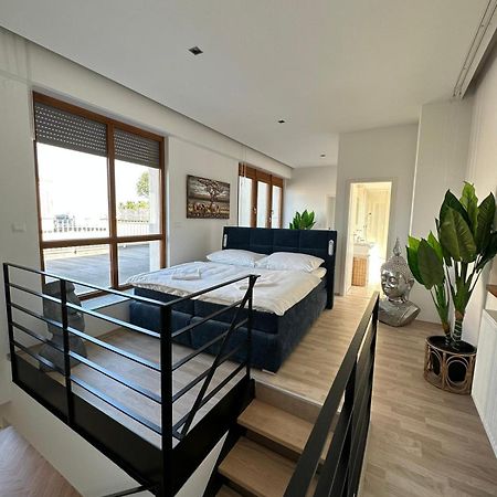 Ferienwohnung Luxury Penthouse At The Historical Centre With Free Parking Pressburg Exterior foto