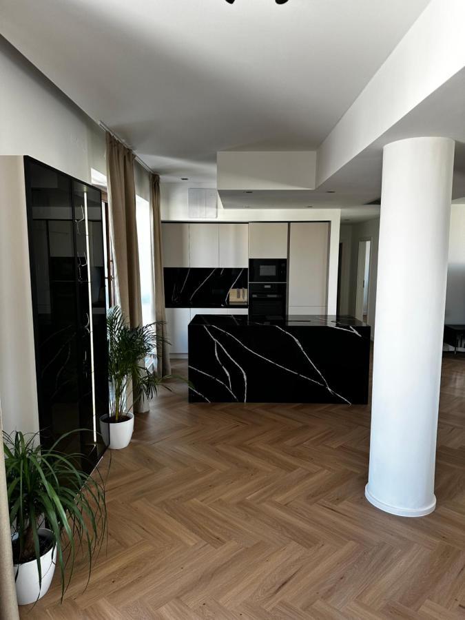 Ferienwohnung Luxury Penthouse At The Historical Centre With Free Parking Pressburg Exterior foto